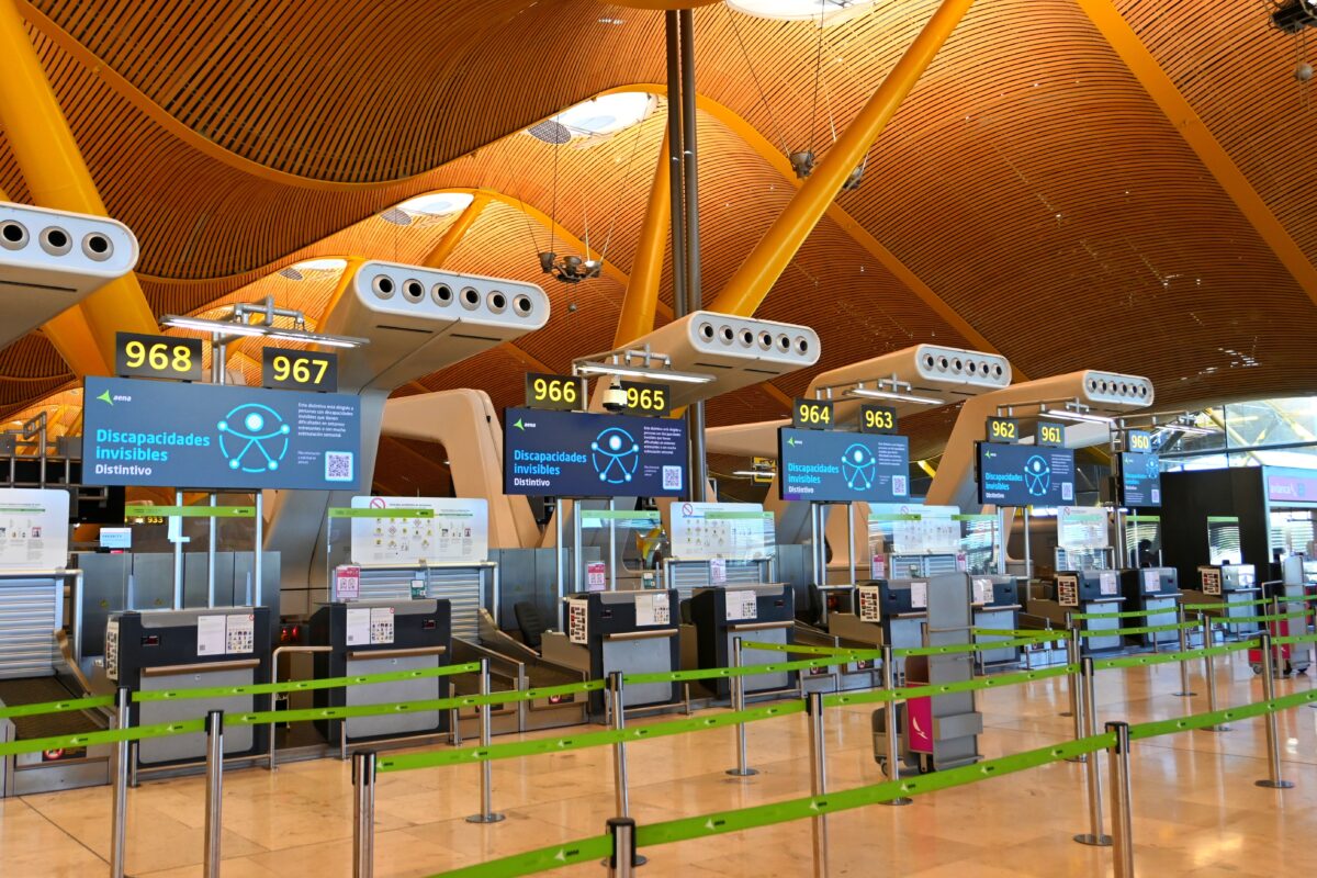 Imagine Stire Avertisment pentru turiștii români. Întârzieri masive și cozi uriașe în aeroporturile din Spania | 2review.ro