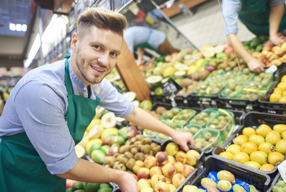 Despăgubiri de 14.000 de euro pentru un angajat al unui supermarket. Motivul este ireal
