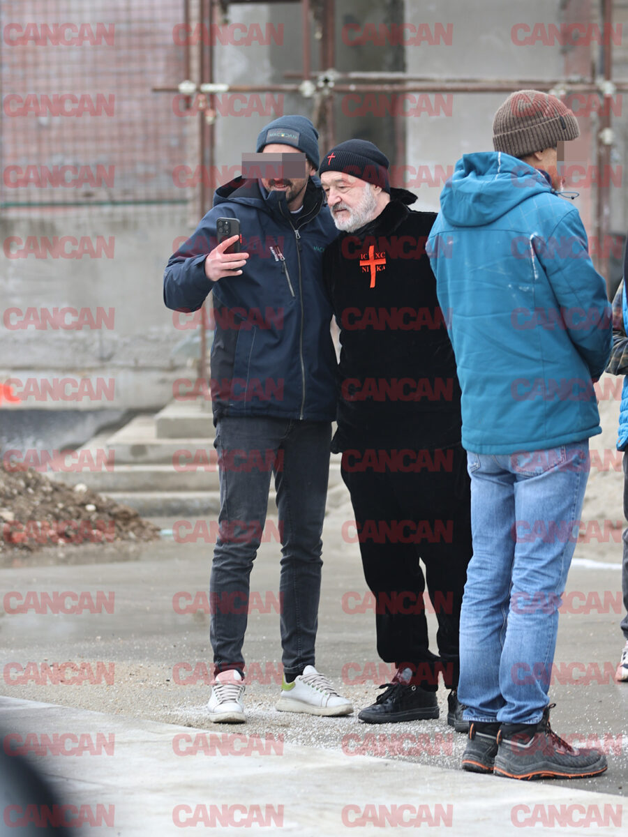 Gigi Becali nu refuză poze