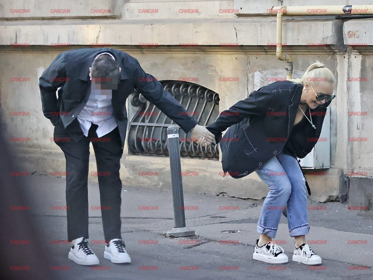 Vica Blochina radiază alături de iubitul misterios