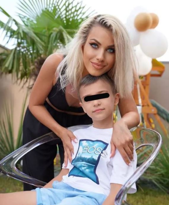 Amna, strictă și cu ea, și cu fiul ei, în vacanță