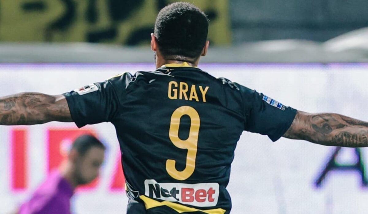 Imagine Stire Leigh-Anne Pinnock, adevărul complet: de la gloria Little Mix la trădare, terapie și albumul care îi redefinește viața alături de Andre Gray | 2review.ro