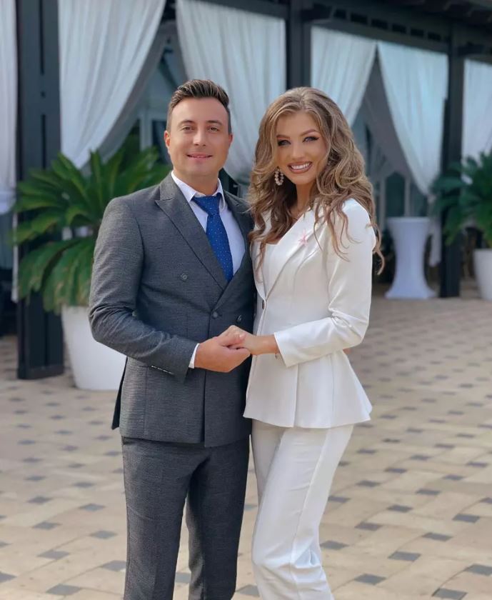 Imagine Stire ”Partajul” din divorțul momentului. Codruța Filip a plecat din căsnicia cu Valentin Sanfira doar cu hainele. Cum a fost deposedată și de mașina pe care a plătit-o de una singură | 2review.ro