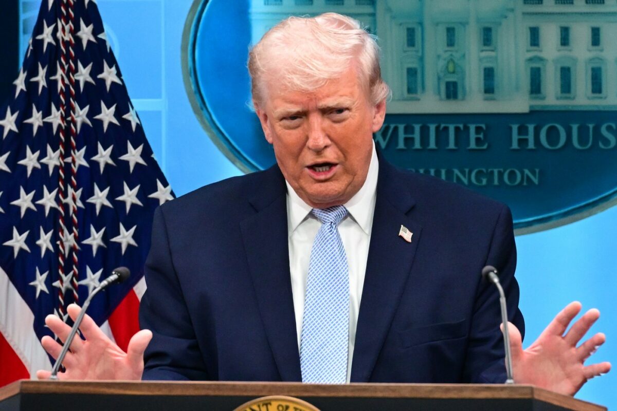 Imagine Stire Ce obsesie nocturnă are Donald Trump. Agenții Secret Service încercau cu disperare să-l dezvețe de ea | 2review.ro