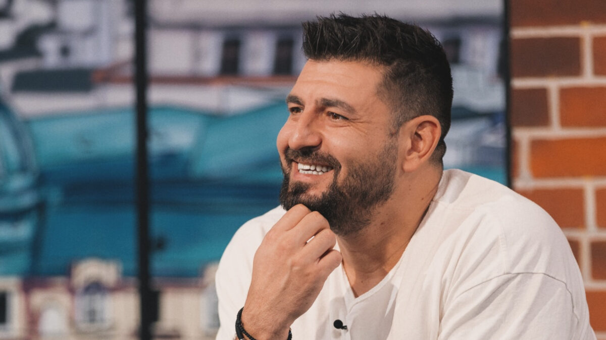 Imagine Stire Pro TV și Antena 1, întâlnire de gradul zero, cu Radu Ciucă la mijloc: „Să ai grijă de el” | 2review.ro