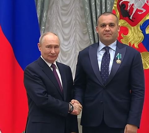 Presedintele IBA( presupusul sponsor al Andreei) , alături de Vladimir Putin