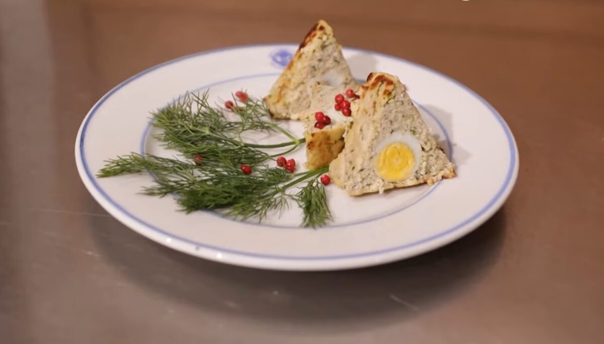 Imagine Stire Drobul delicat de pește pregătit pentru ziua de Paște de Călugării de la Mânăstirea Putna | 2review.ro