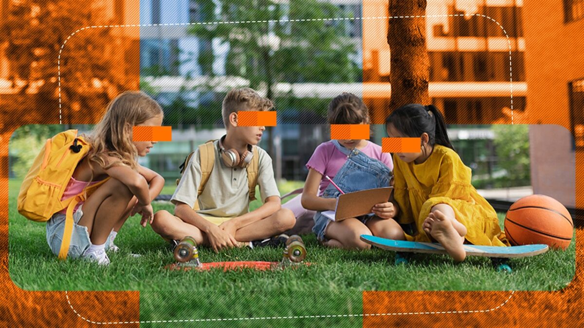 Imagine Stire „Flori, fete, filme sau băieți”, jocul copilăriei fără telefoane. Mai ții minte cum se joacă? | 2review.ro