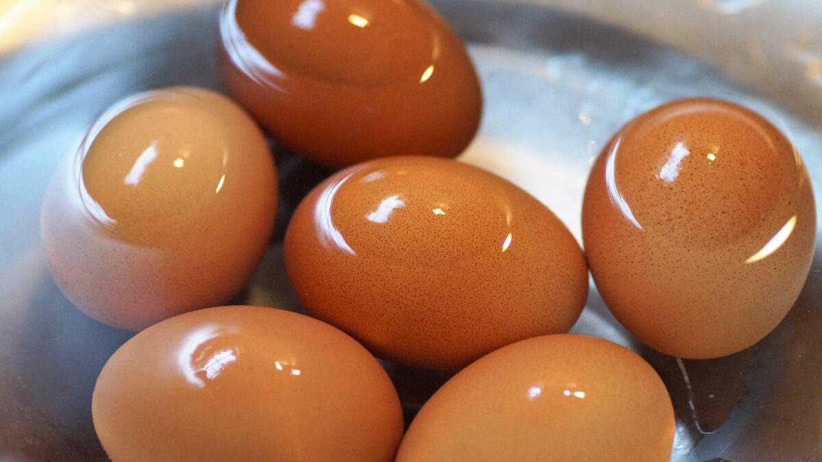 Imagine Stire De ce crapă ouăle la fiert. Metoda corectă pentru ouă perfecte de Paște | 2review.ro
