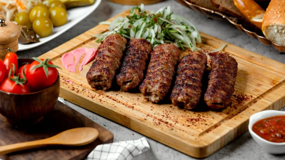 Imagine Stire Rețetă de mici veche de un secol. Cum se fac cei mai delicioși mititei | 2review.ro
