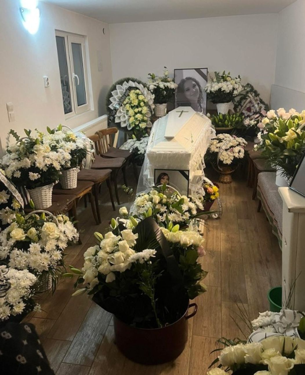 Primele imagini de la priveghiul Crinei