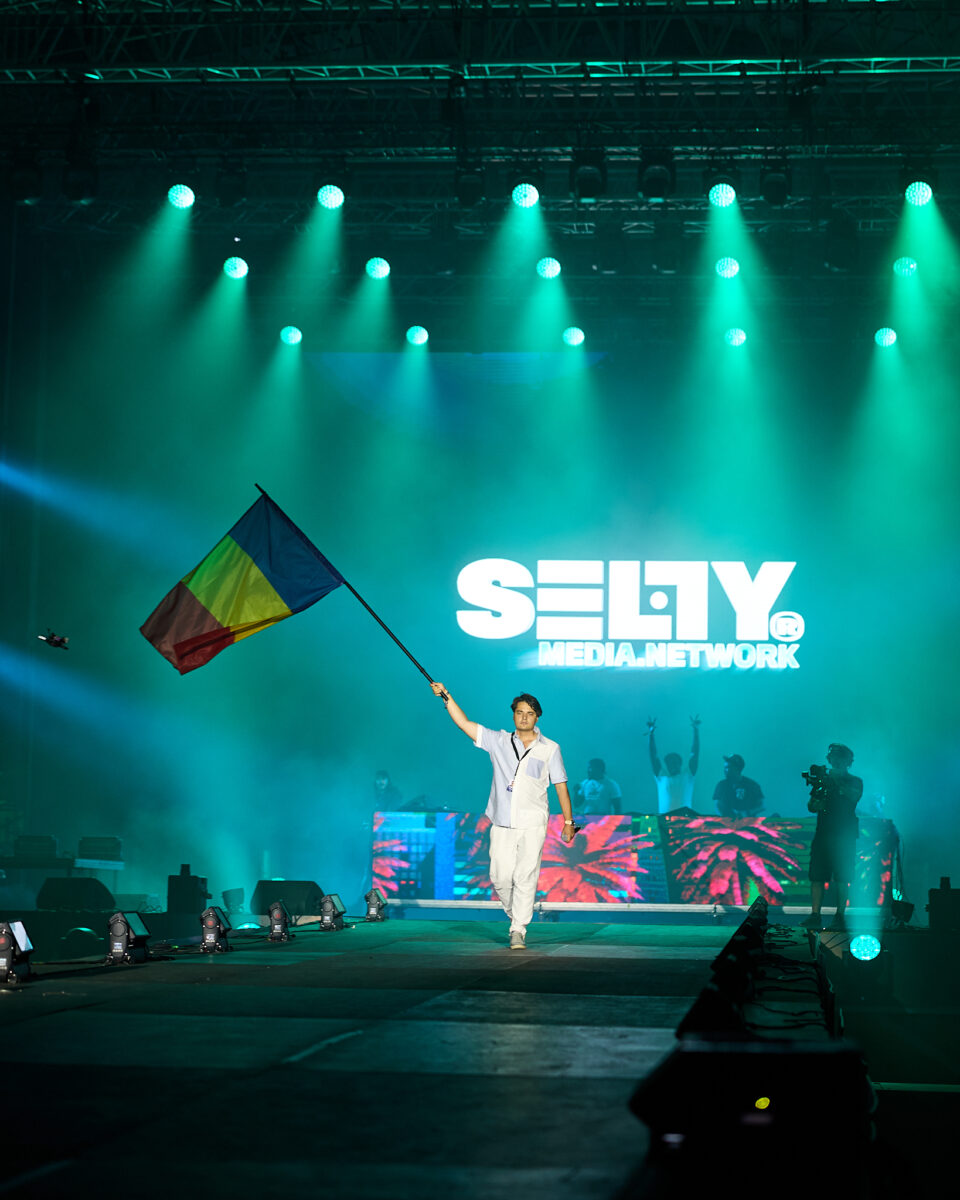 Beach, Please! 2026 a început în forță la Costinești. Mii de tineri au luat cu asalt festivalul