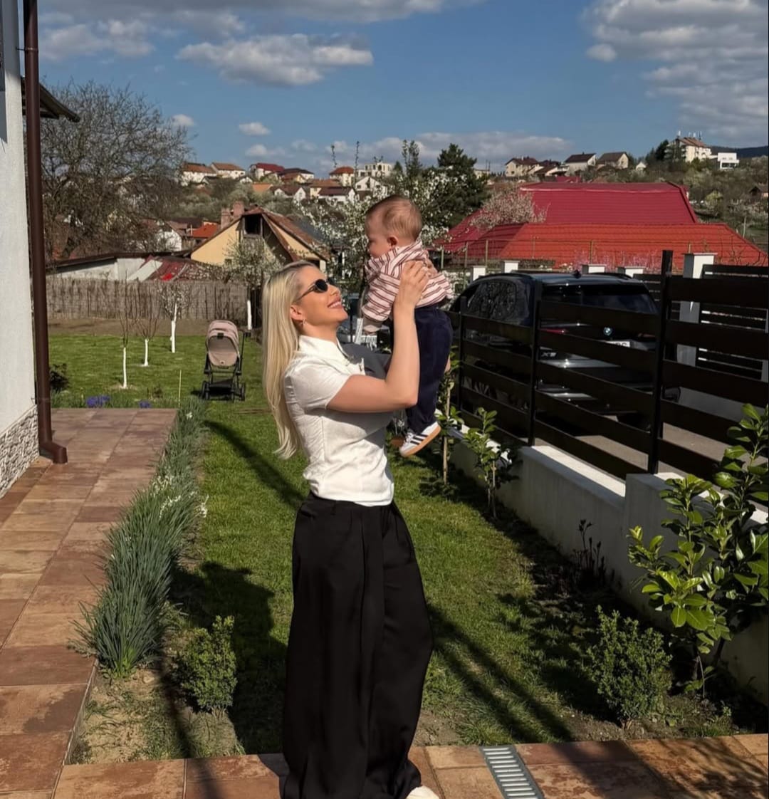 Imagine Stire Cine este noua bonă a lui Carmen Grebenișan, de fapt. Ea va avea grijă de micuțul Kadri | 2review.ro