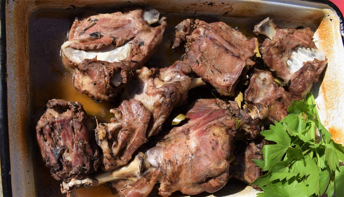 Mai este bună friptura de miel, dacă a stat 3 zile în frigider? După cât timp trebuie aruncată, de fapt