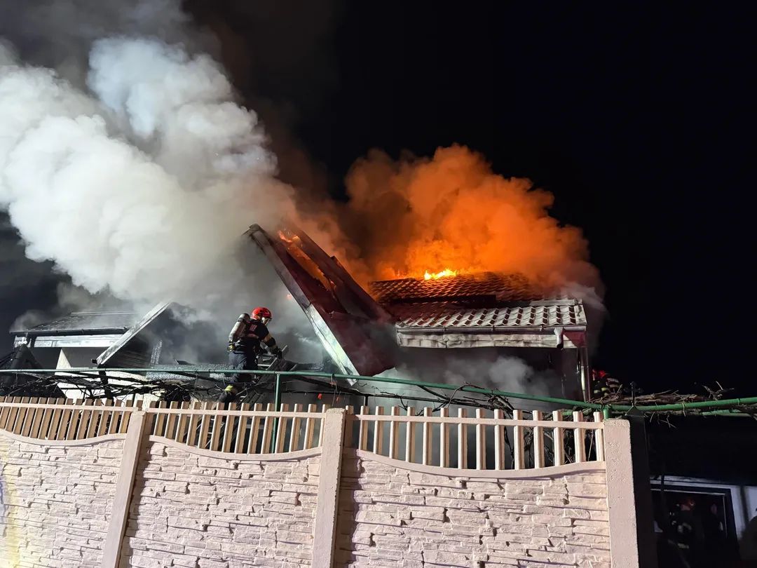 Imagine Stire Un preot din Onești a murit carbonizat după ce casa i-a luat foc. Soția acestuia a ajuns la spital cu atac de panică | 2review.ro