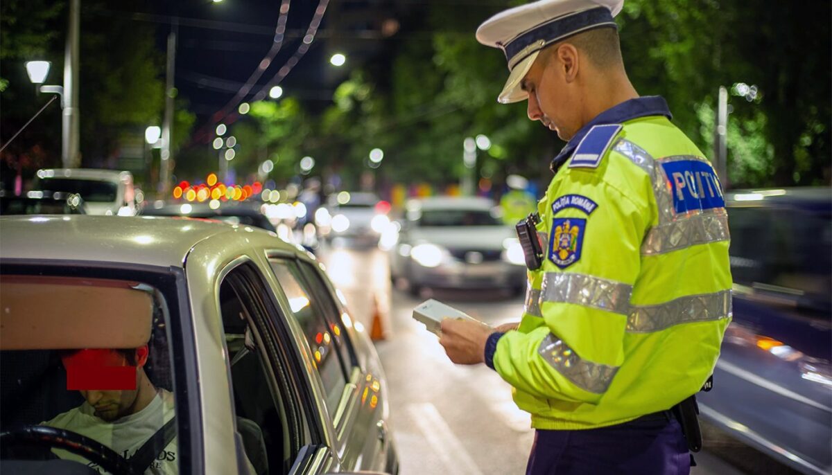 Imagine Stire 1.000 lei amendă pentru toți șoferii români care uită acest obiect banal acasă. Puțini știu că are termen de valabilitate între 2 și 5 ani | 2review.ro