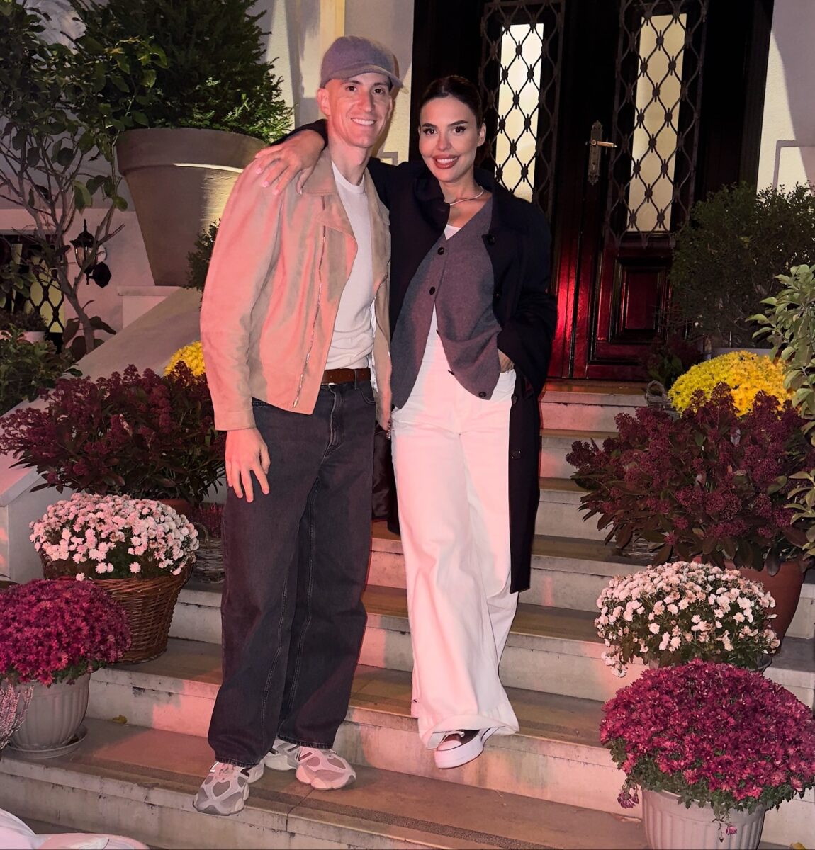 Imagine Stire La cine rămân cei 3 copii, după divorțul dintre Rareș Cojoc și Andreea Popescu? Cum se împarte averea | 2review.ro