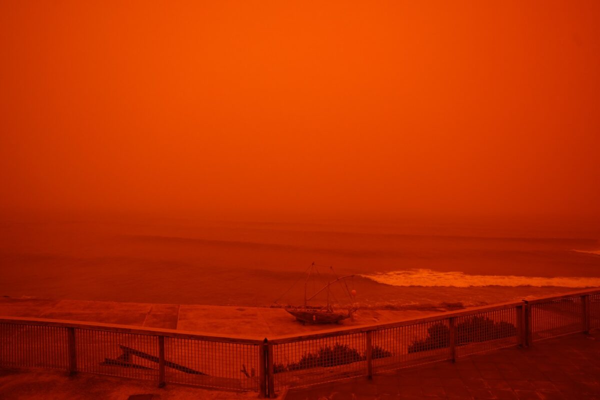 Imagine Stire Imagini apocaliptice cu insula Creta, după o furtună uriașă de nisip. Oamenii s-au simțit ca pe Marte | 2review.ro