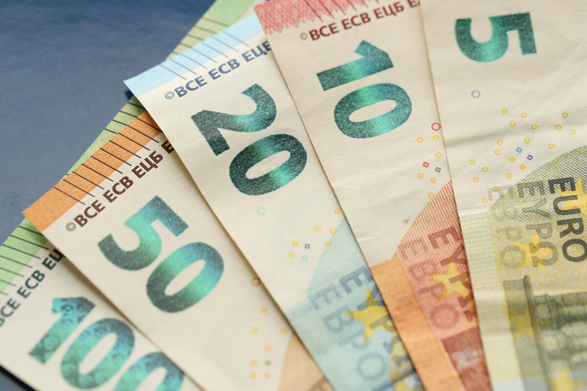 Imagine Stire Pare valoroasă, dar îți poate crea probleme serioase. Bancnota pe care mulți nu o mai acceptă | 2review.ro