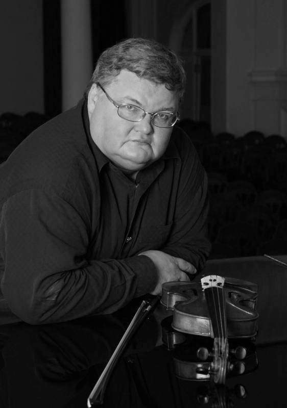 Un artist a murit într-un avion care a aterizat de urgență în București