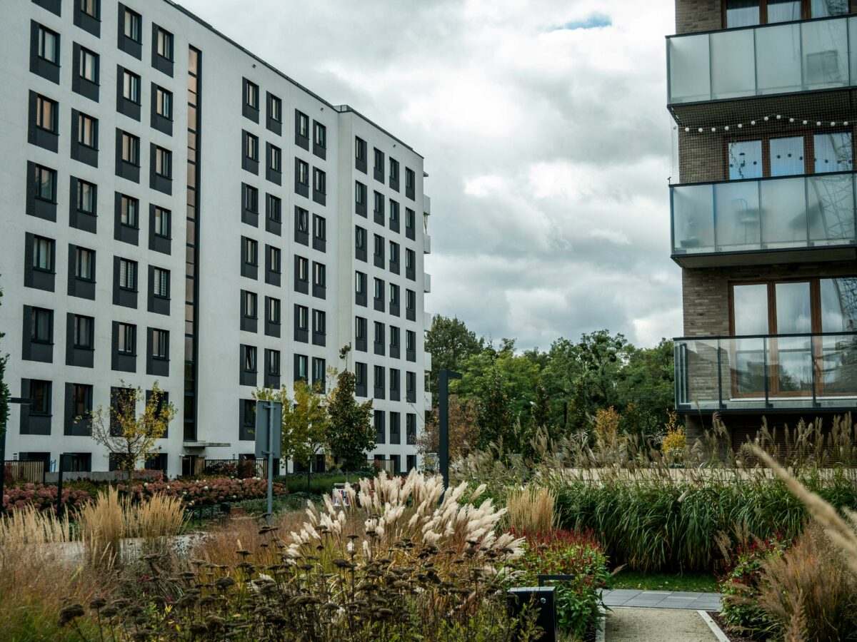 Apartamentele care se scumpesc din nou în România. Mulți români renunță deja la ele