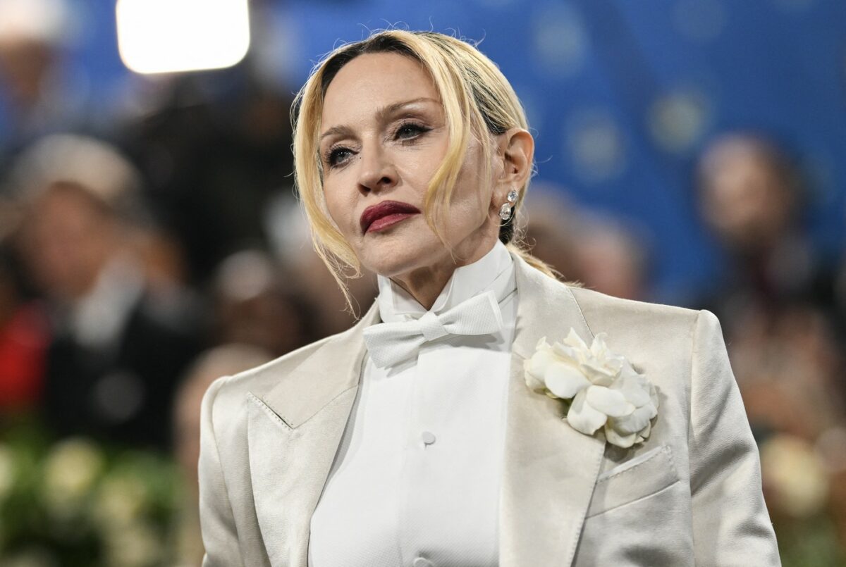 Imagine Stire Madonna, apariție surpriză la festivalul Coachella. Mesajul ei bizar i-a uimit pe fani: „E un cerc complet” | 2review.ro