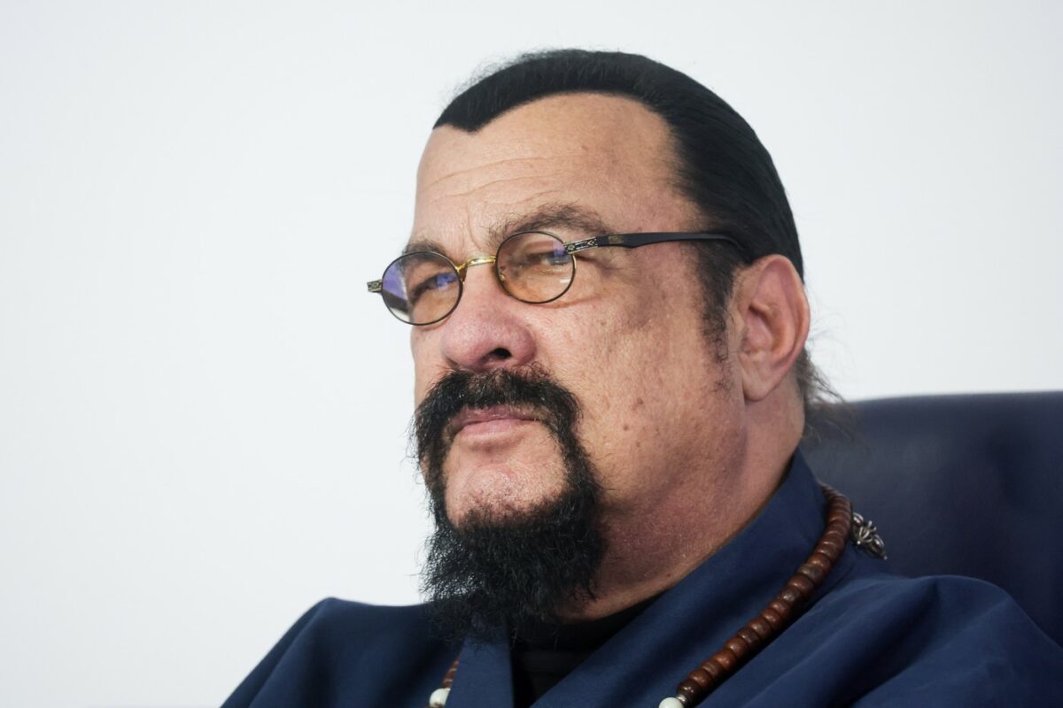 Imagine Stire Cum arată a patra soție a lui Steven Seagal. Aceasta i-a oferit actorului cel de-al șaptelea copil | 2review.ro