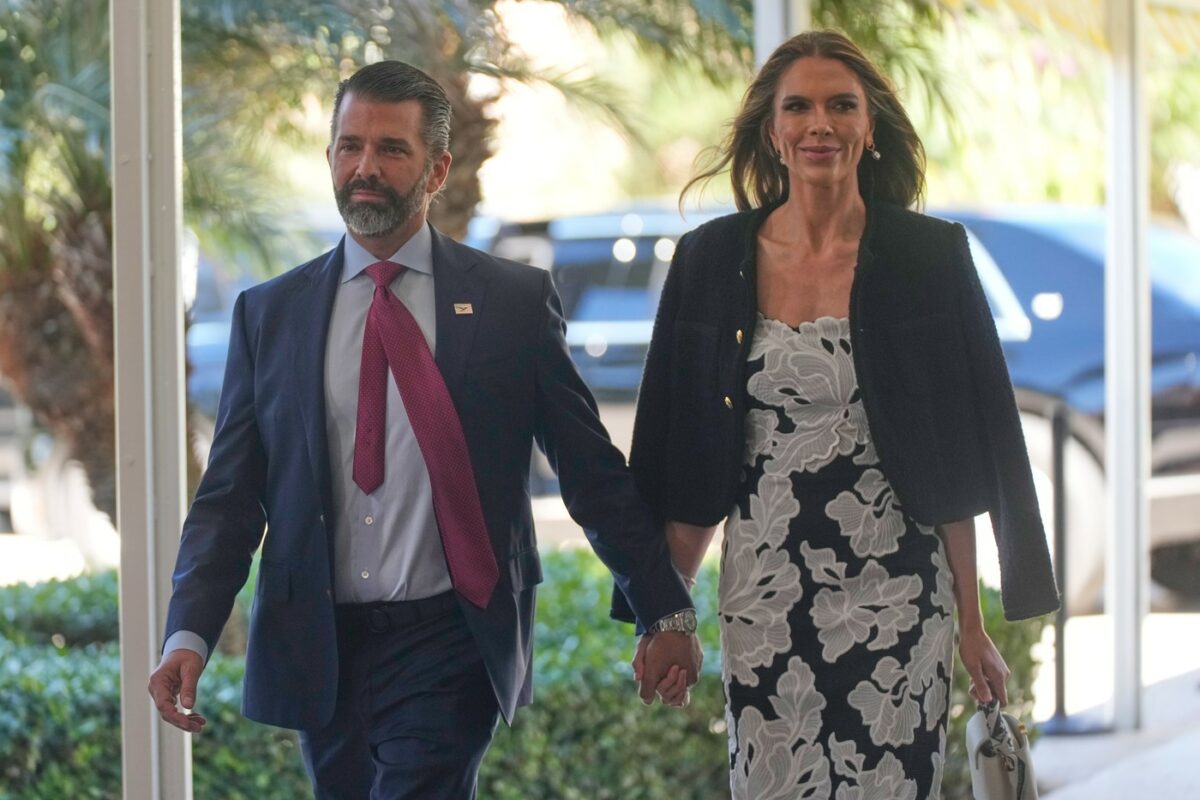 Imagine Stire Ce se întâmplă cu nunta lui Donald Trump Jr. și a Bettinei Anderson. Schimbare majoră după valul de hate primit de președintele Americii | 2review.ro