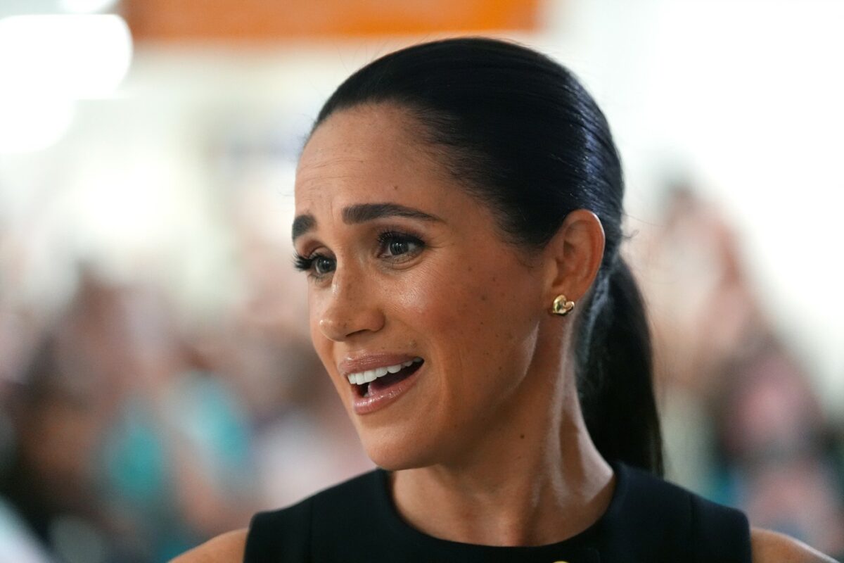 Imagine Stire Meghan Markle, criticată după ce a venit cu bijuterii de zeci de mii de dolari la un eveniment caritabil. Ce spun internauții | 2review.ro