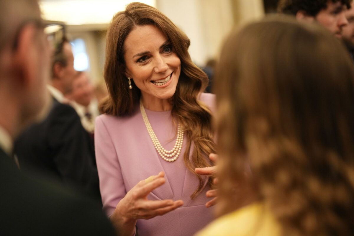 Imagine Stire Ce omagiu emoționant i-a adus Kate Middleton Reginei Elisabeta. Marea Britanie a marcat împlinirea a 100 de ani de la nașterea suveranei | 2review.ro