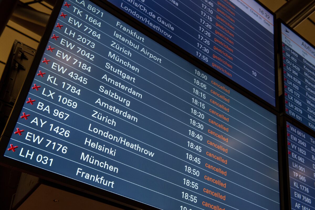 Imagine Stire Avertisment de la cea mai mare companie low-cost din Europa. Zeci de zboruri ar putea fi anulate în vară dacă războiul din Iran continuă | 2review.ro