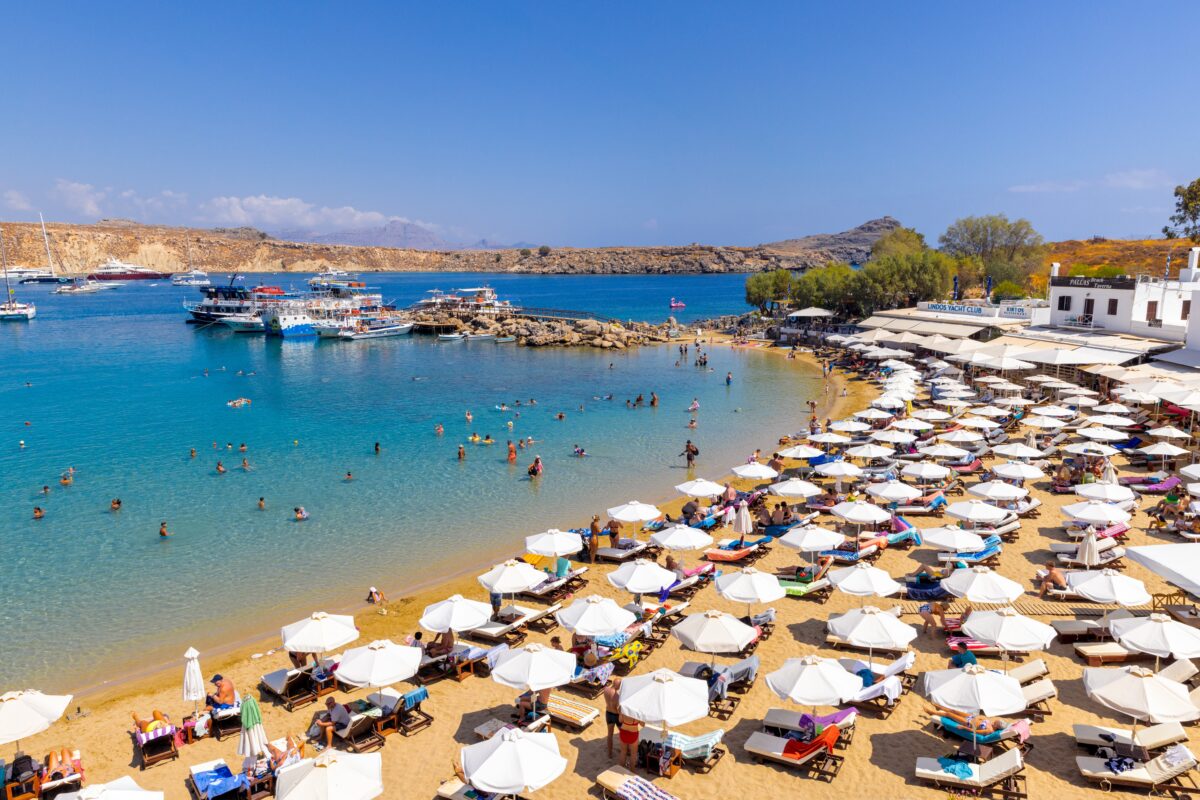 Imagine Stire Schimbare majoră într-o destinație preferată de români. Dispar șezlongurile de pe sute de plaje | 2review.ro