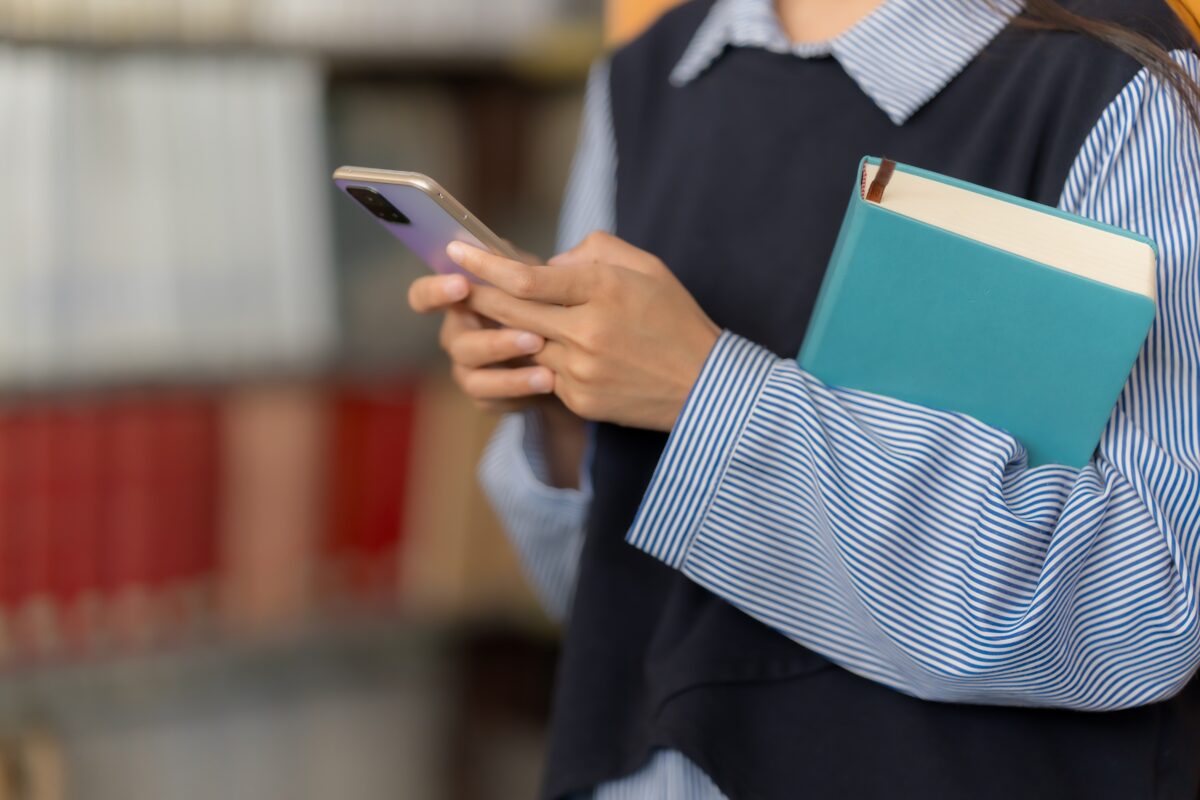 Imagine Stire Țara din Europa care va interzice total folosirea telefoanelor mobile în școli. Ce spun autoritățile | 2review.ro