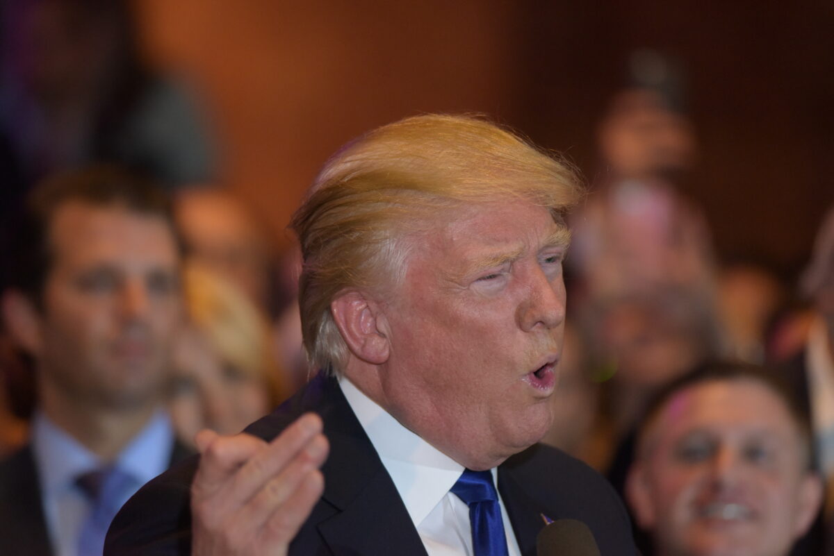 Imagine Stire Unul dintre cei mai mari susținători ai lui Donald Trump regretă că l-a sprijinit până acum. „Îmi pare rău că i-am indus în eroare pe oameni” | 2review.ro