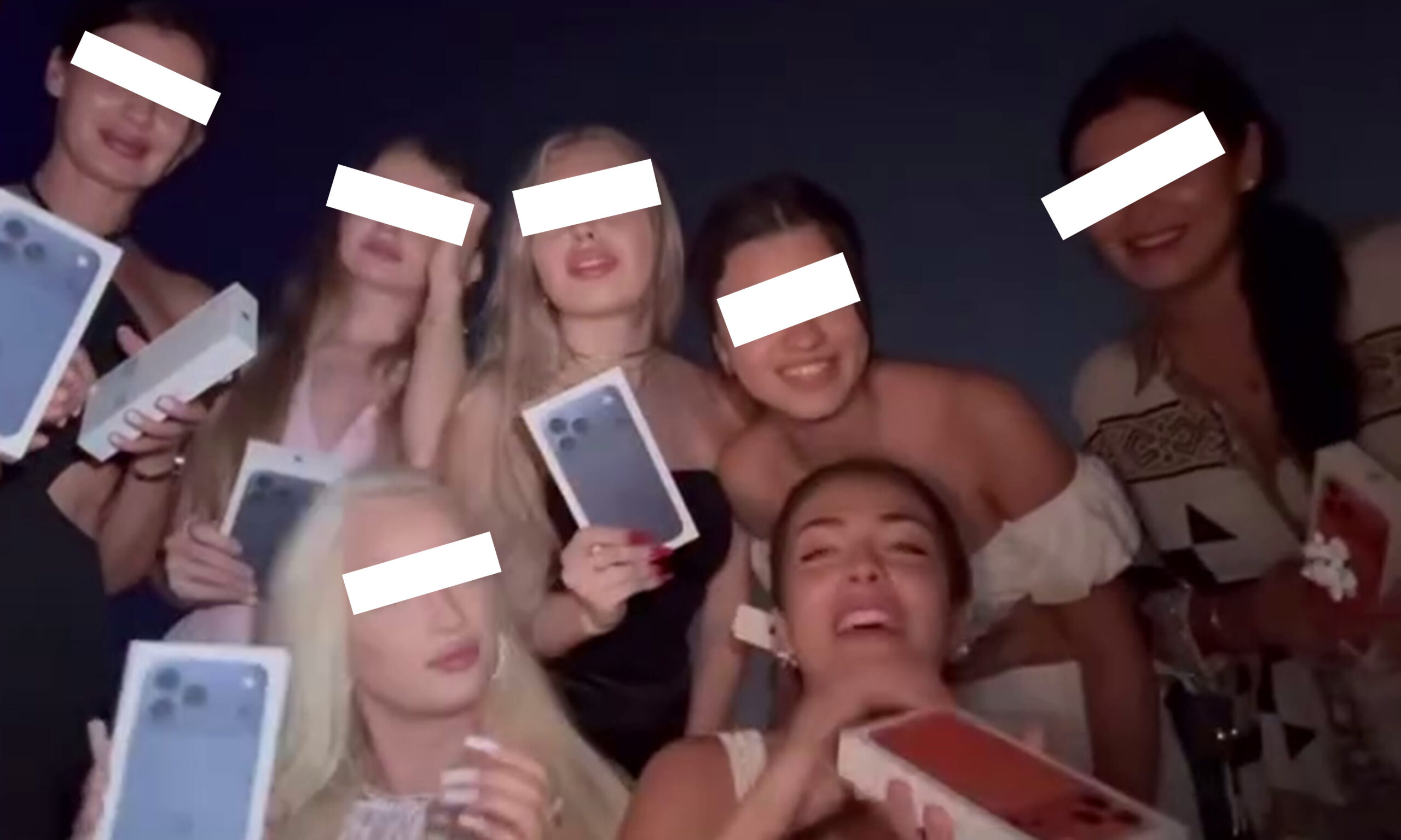 Telefoane noi pentru Andreea Bostănică și prietenele ei