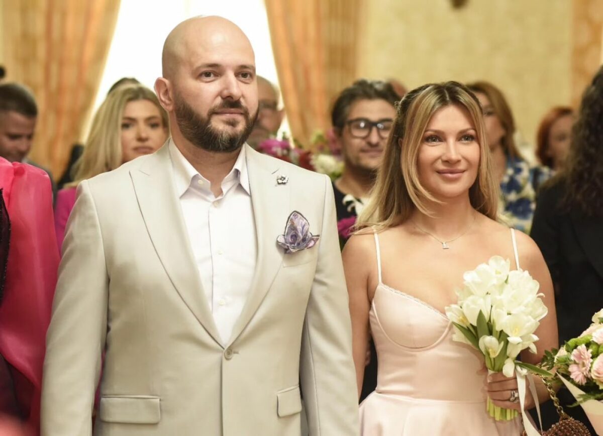 Imagine Stire Lora și Ionuț Ghenu divorțează? Cântăreața a fost singură la nunta Andreei Bălan cu Victor Cornea | 2review.ro