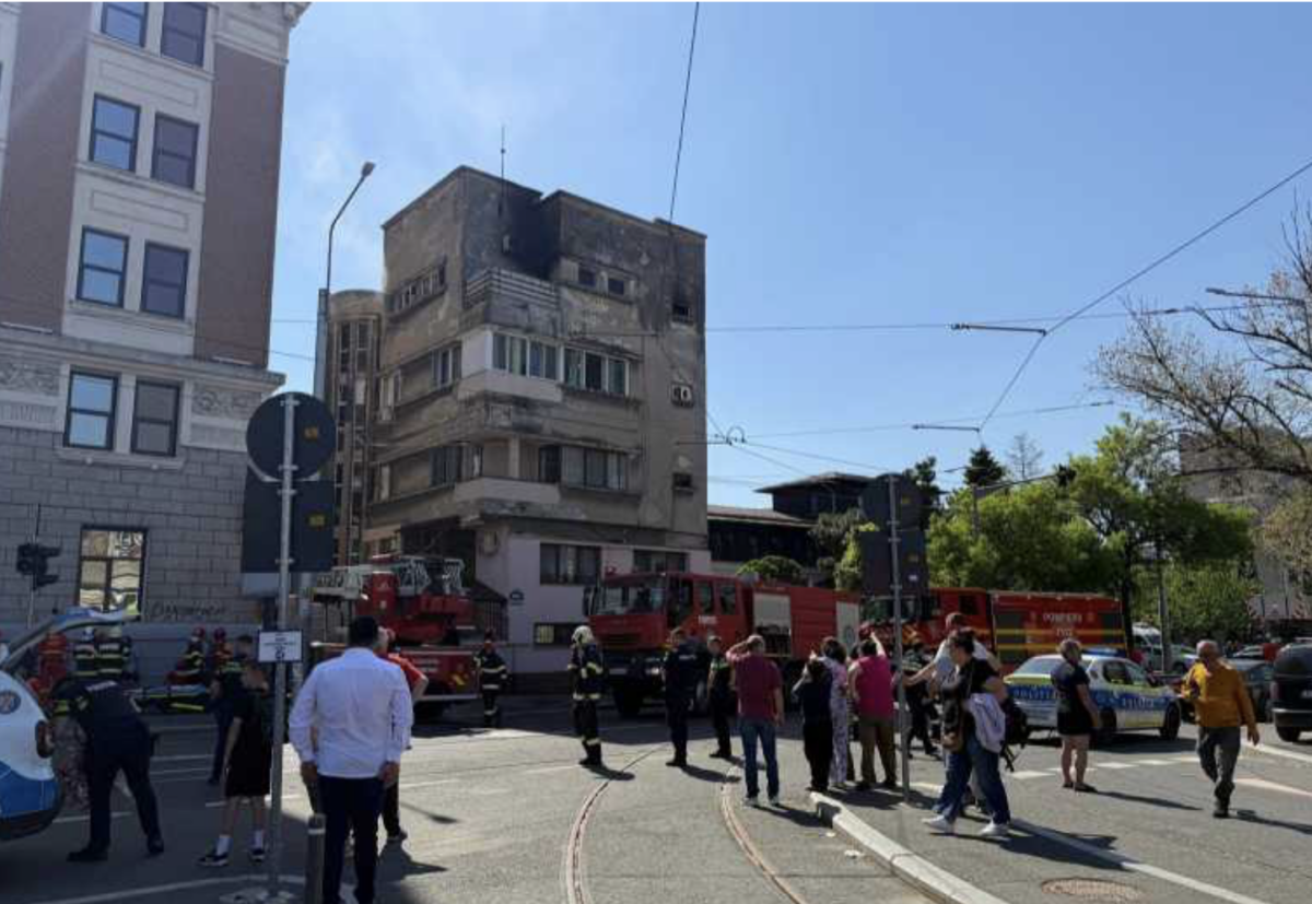 Imagine Stire Incendiu la un bloc în apropierea Gării de Nord din Bucureşti! O femeie a fost transportată la Spitalul de Arși și 2 persoane au fost preluate de SMURD | 2review.ro