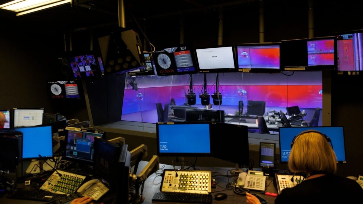 Imagine Stire Doliu la BBC! Una dintre vedetele trustului a murit la doar 57 de ani. Care este cauza decesului | 2review.ro