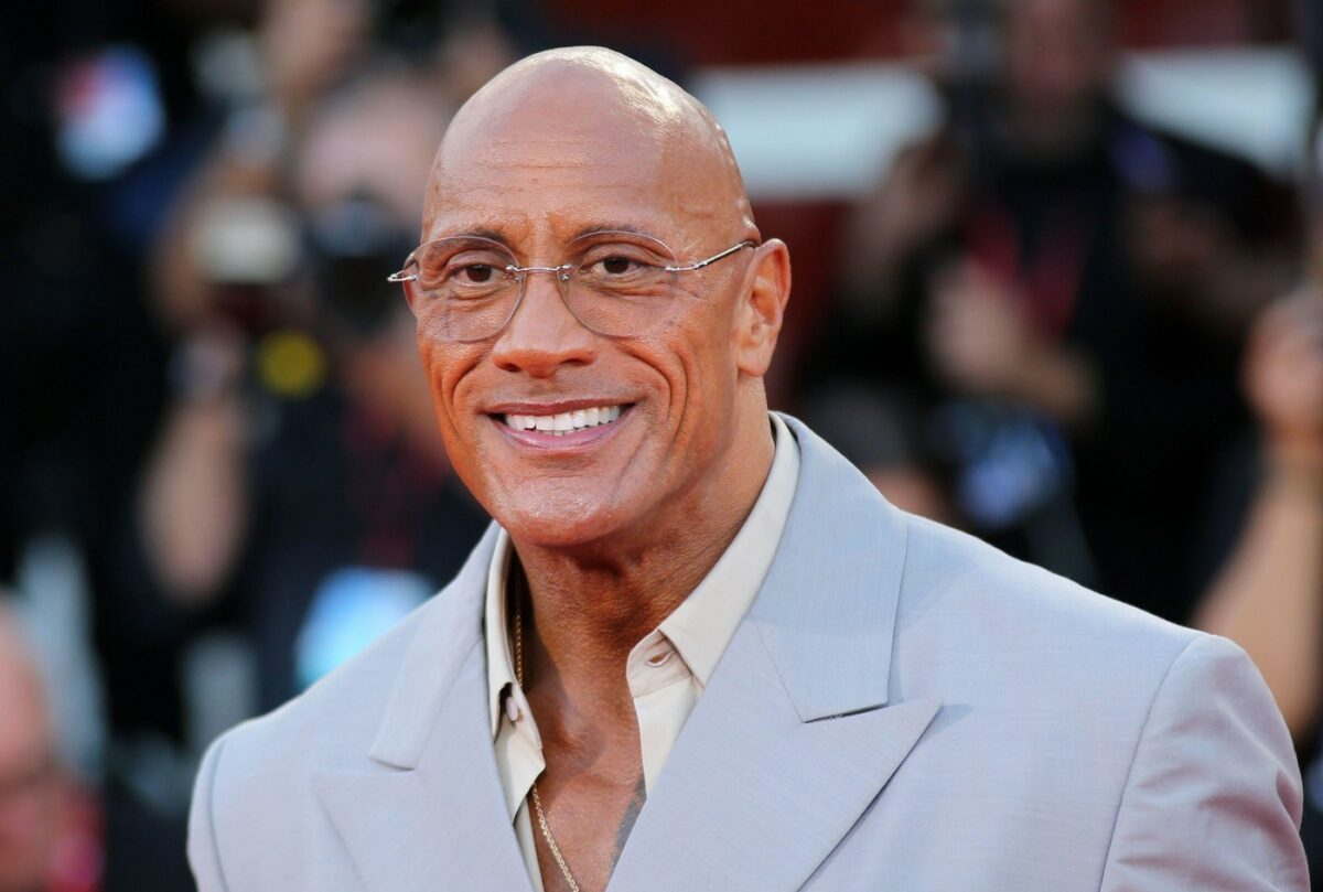 Imagine Stire Dwayne ‘The Rock’ Johnson, oprit de poliție în trafic! Ce ilegalitate a comis vedeta de la Hollywood | 2review.ro