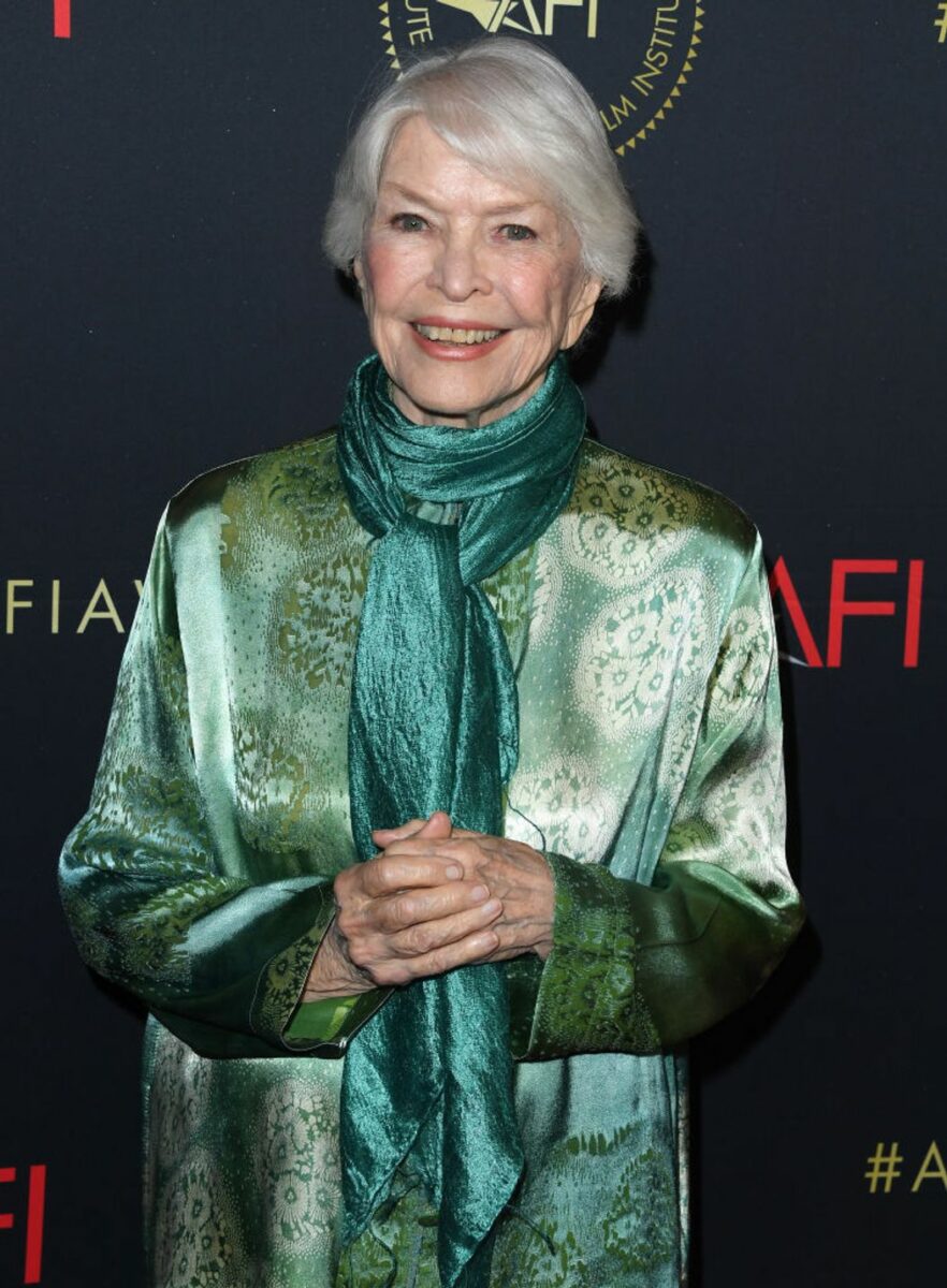 Imagine Stire Cum se menține în formă actrița Oscar Ellen Burstyn, la 93 de ani. A dezvăluit secretul longevității | 2review.ro