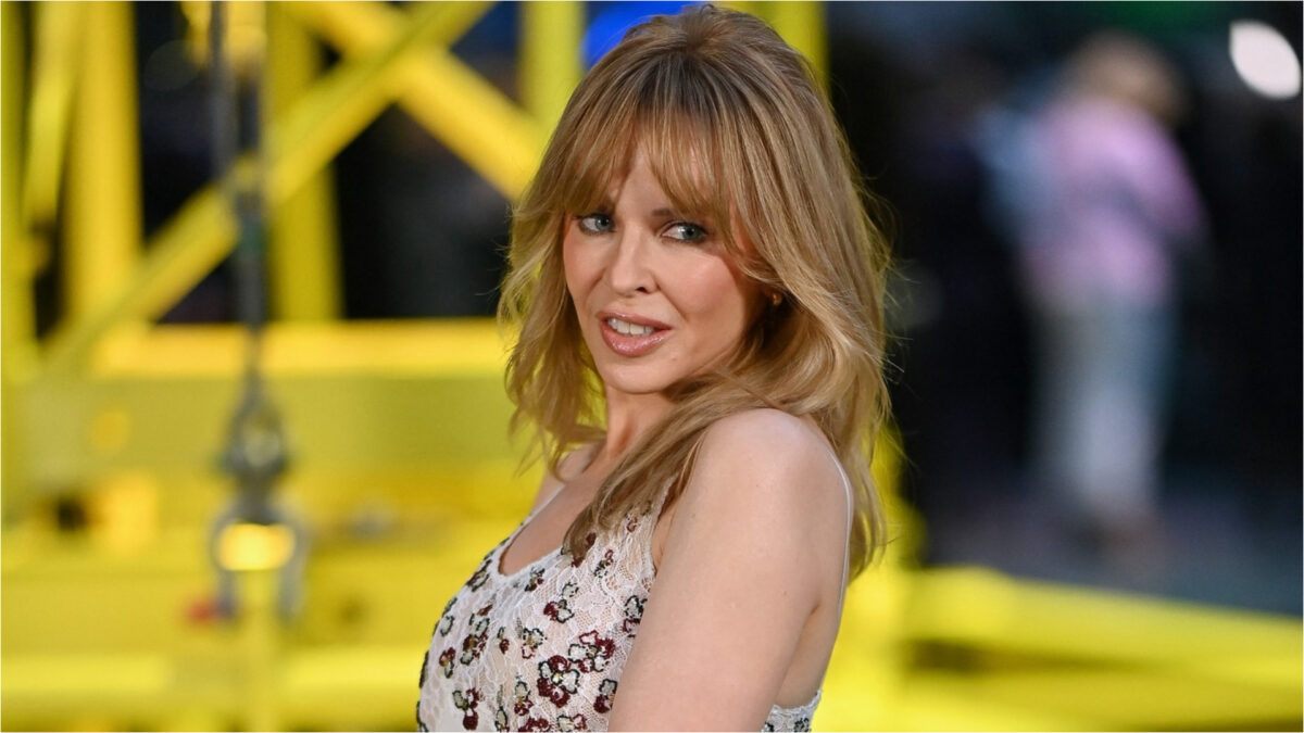 Imagine Stire Kylie Minogue, dezvăluiri dureroase despre perioada în care a fost diagnosticată cu cancer: ”Eram atât de speriată” | 2review.ro