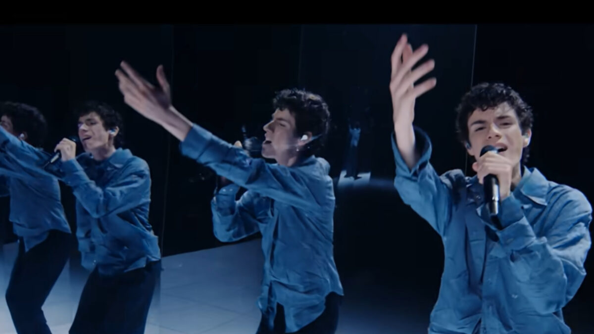 Imagine Stire Incident pe scena Eurovision 2026. Un cameraman s-a împiedicat și a căzut în timp ce filma | 2review.ro