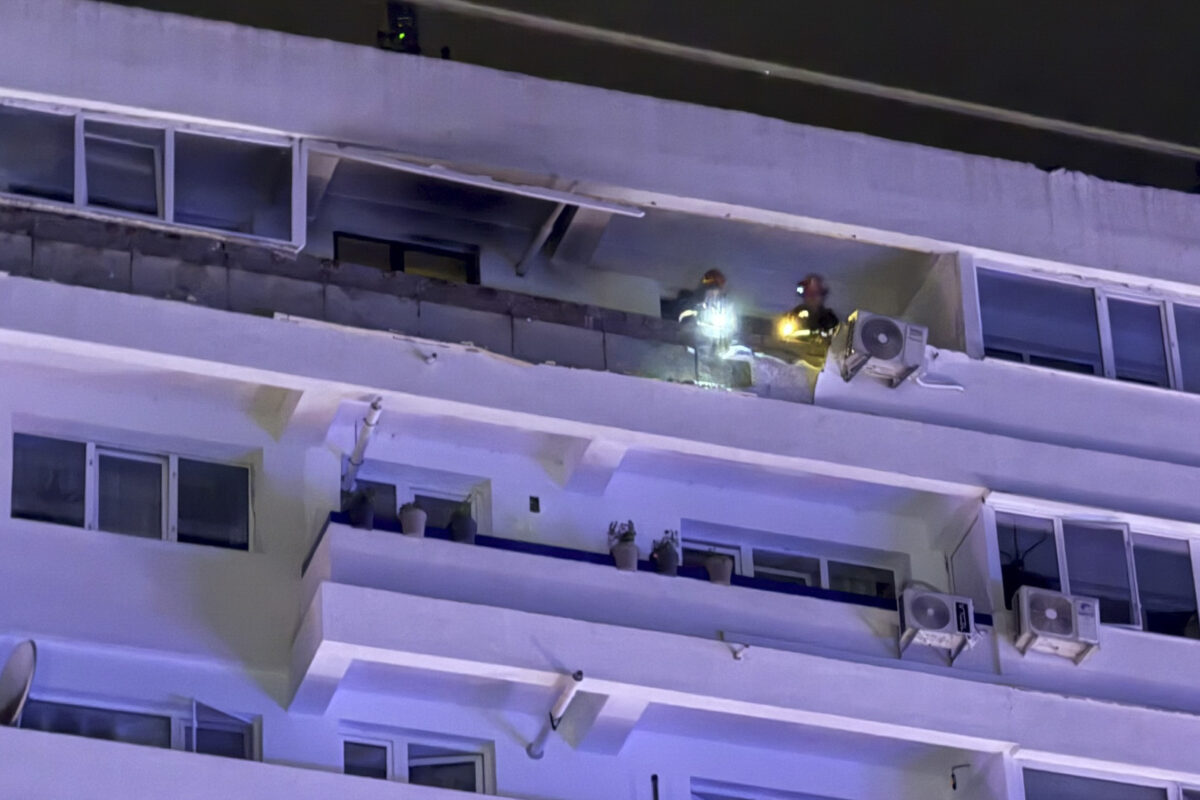 Imagine Stire Ce s-a întâmplat cu cele 2 persoane care se aflau în apartamentul lovit de dronă? Blocul a fost evacuat | 2review.ro