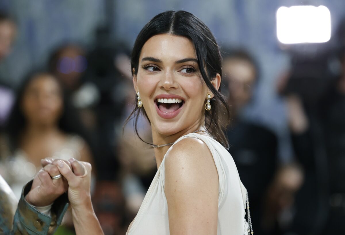 Imagine Stire Kendall Jenner are iubit nou? Cu ce actor celebru a fost surprinsă în Hawaii, la micul dejun | 2review.ro