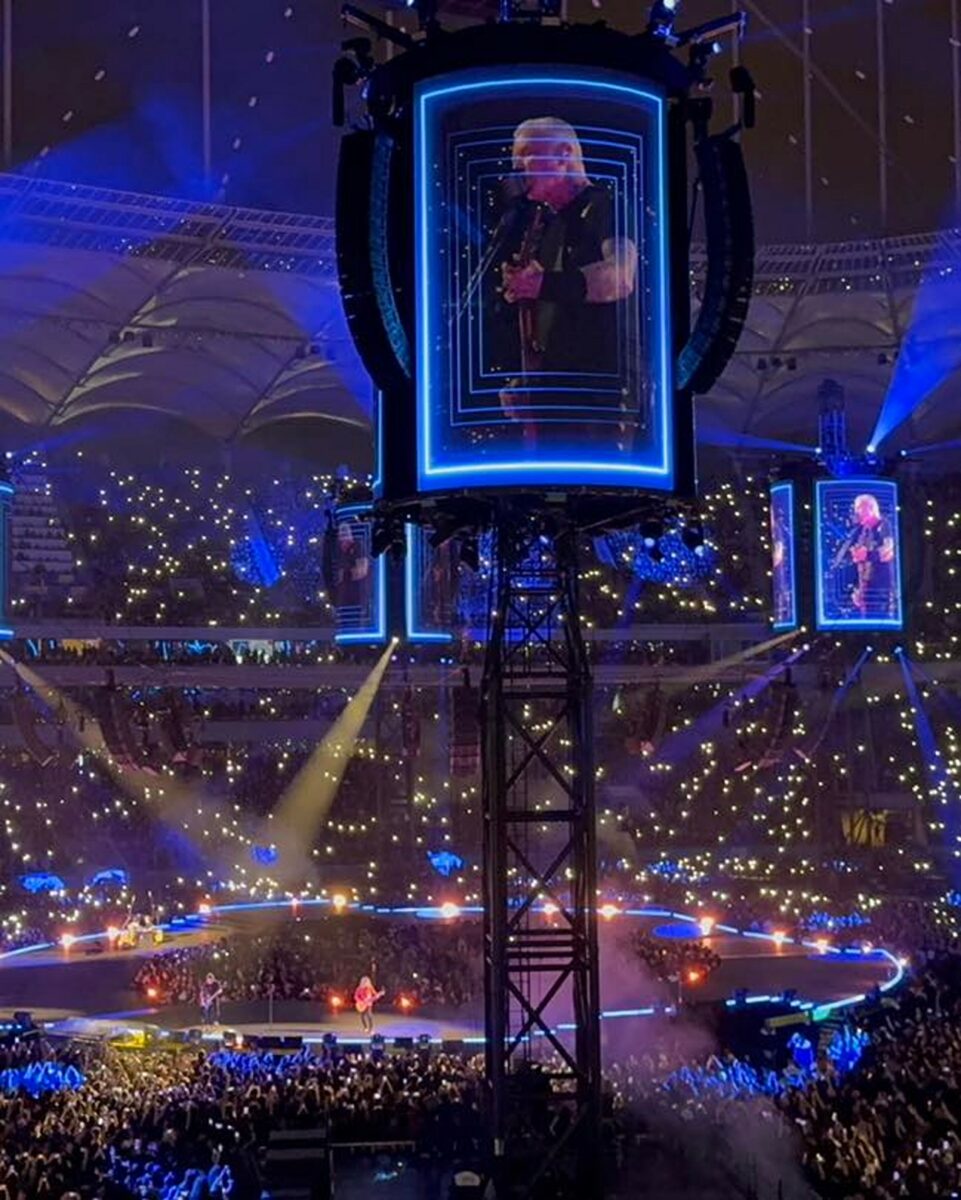 Imagine Stire Prima reacție a fiului lui Leo Iorga, după ce Metallica a cântat o piesă de la Compact pe Arena Națională: ”Mi-au dat lacrimile” | 2review.ro