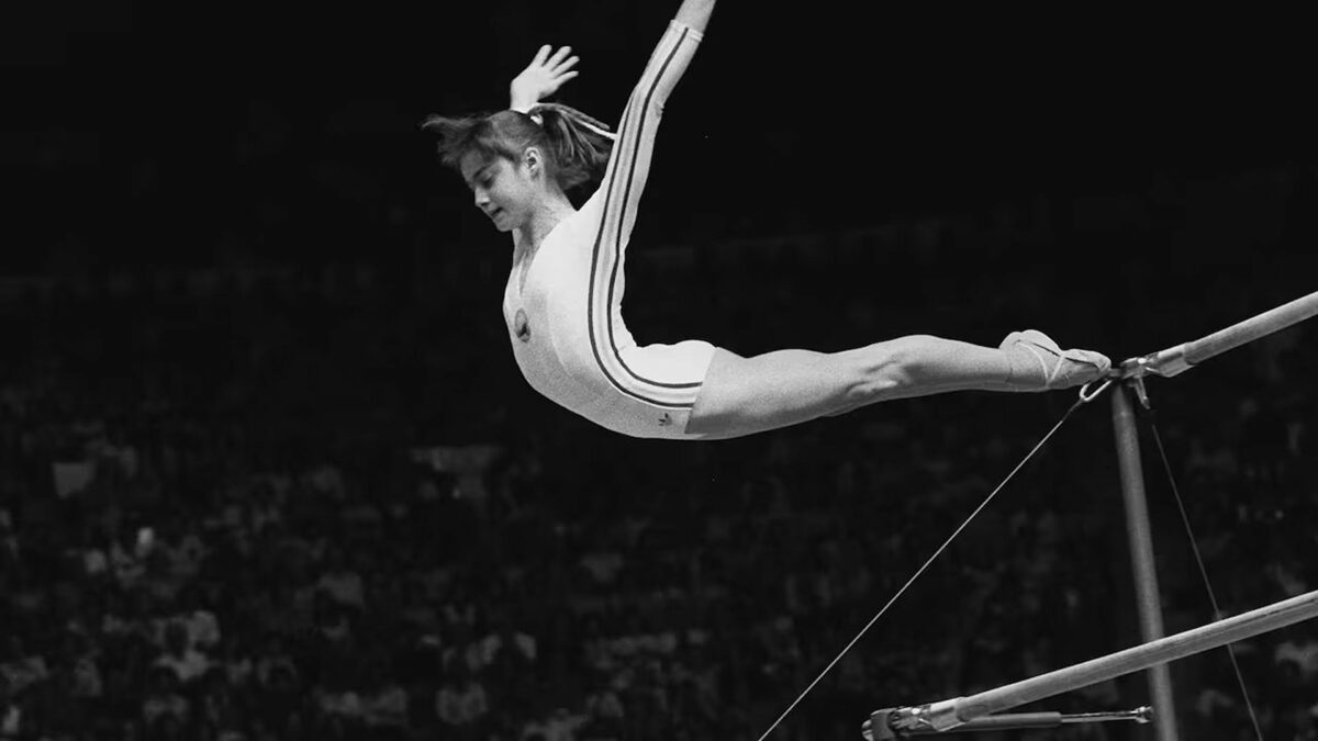 Imagine Stire Cum arată Nadia Comăneci în costum de gimnastă, la 50 de ani de când a scris istorie la Montreal | 2review.ro