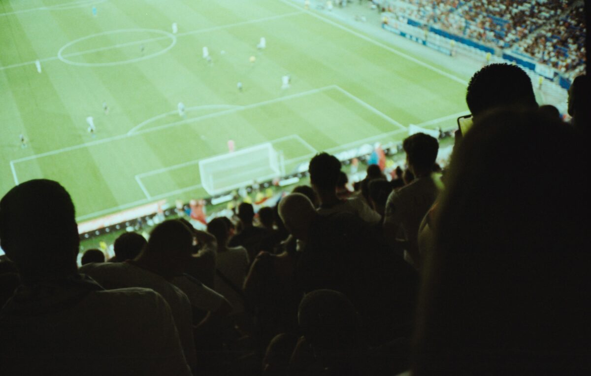 Imagine Stire Unde vezi la TV finala UEFA Conference League 2026: program complet și posturile care transmit meciul live | 2review.ro