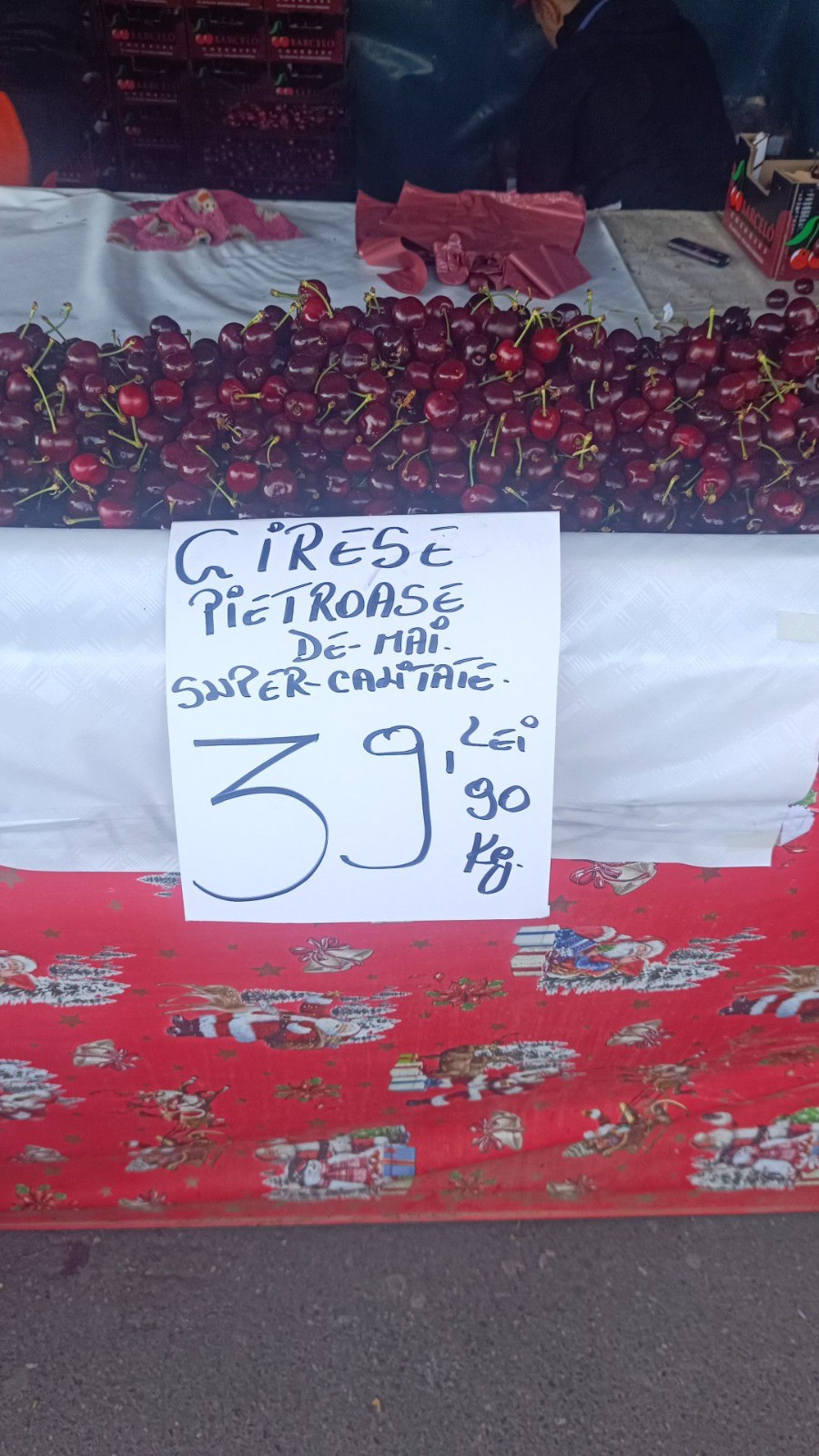 Cât costă un kilogram de cireșe în Obor