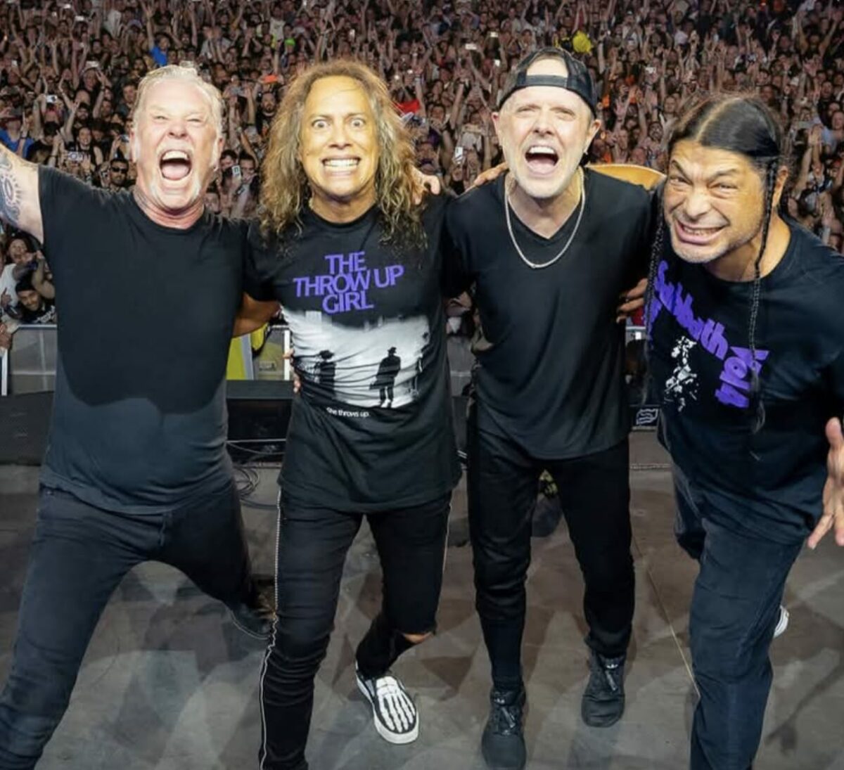 Imagine Stire Metallica a cântat în limba română! Fanii de pe Arena Națională, în extaz | 2review.ro