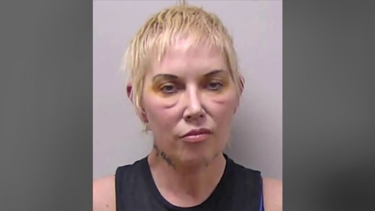 Imagine Stire Fosta soție a lui Eminem a fost arestată pentru conducere sub influența alcoolului. Kim Mathers apăruse în fața judecătorilor cu doar câteva zile înainte într-un caz similar | 2review.ro